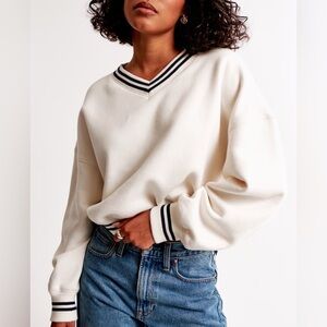 Abercrombie Women's Essential Sunday V-Neck